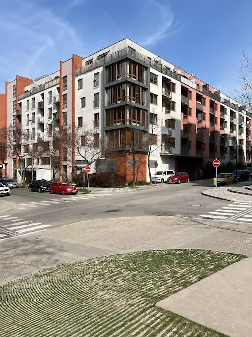 B New Apartment, Free Parking, Close To The Center Prague